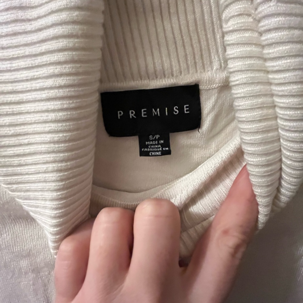 Chic Two-Tone Turtleneck Sweater - Black & White - Picture 3 of 4